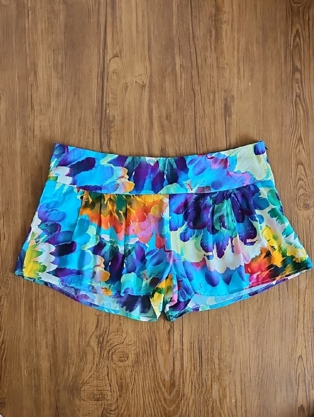 Women's Multicolor Floral Print Shorts, New w/o Tag, Size Medium